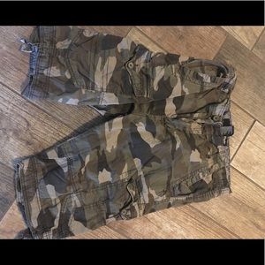 Men’s size 34 camo cargo shorts